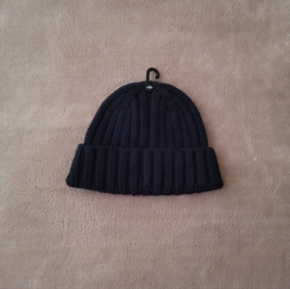 Uniqlo Boy Black Ribbed Knitted Hat Size S/M NWT - Picture 2 of 2